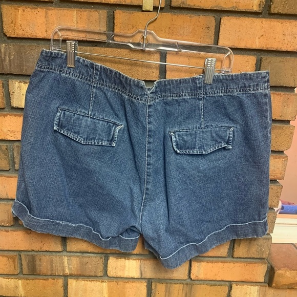 Boden Helton Sailor Jean Shorts with Button Accents - Picture 2 of 3